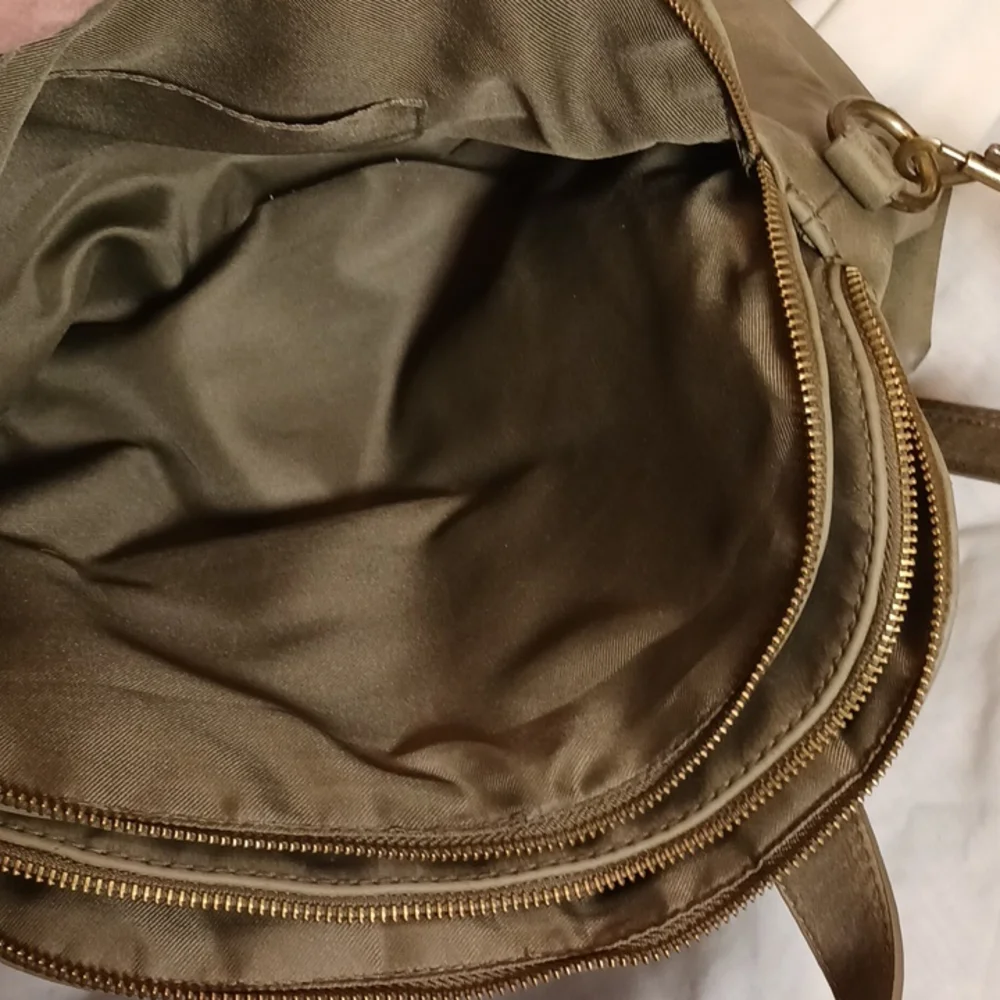 Universal Thread Handbag - Picture 7 of 10